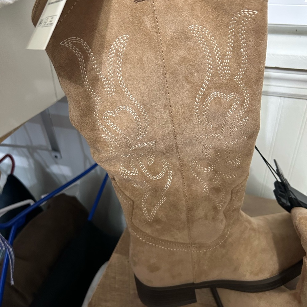 No Boundaries Tan Suede Western Boots